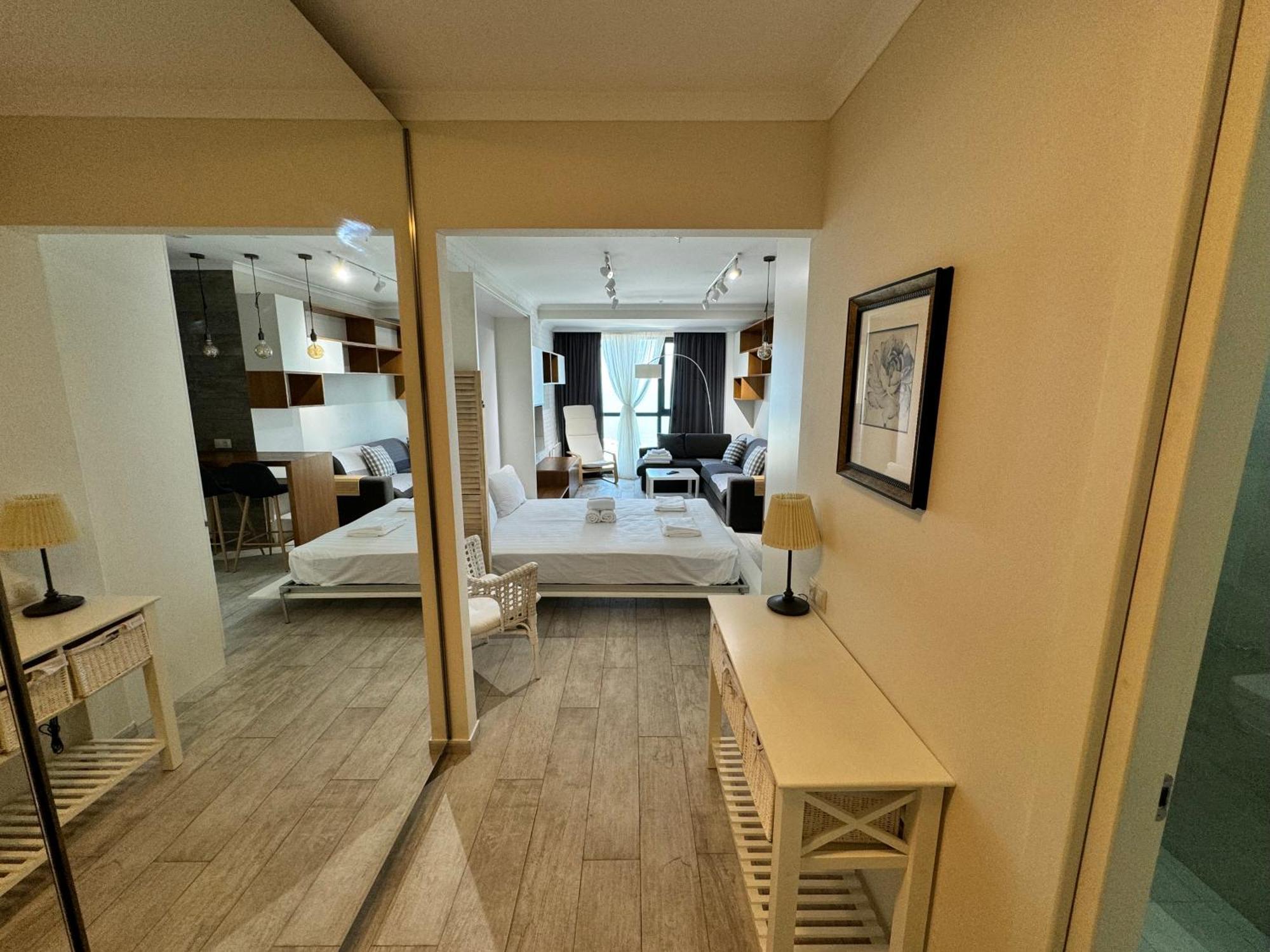 Apartment In Porta Batumi Tower ภายนอก รูปภาพ
